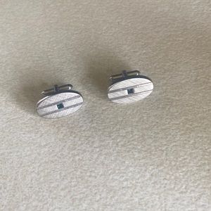 VTG SWANK marked oval brushed silver tone blue center bullet toggle cuff links
